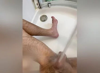 Using The Showerhead To Cum Handsfree