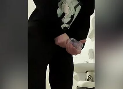 Twink Dryly Jerks Off In The Clinic