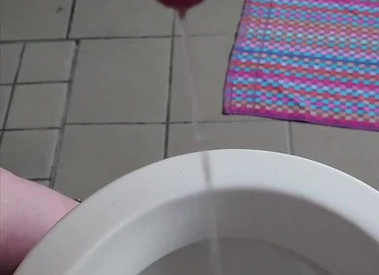 Nylonjunge Pisses on the Morning of New Year