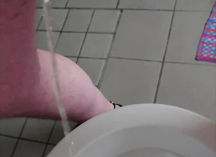 Nylonjunge Pisses on the Morning of New Year