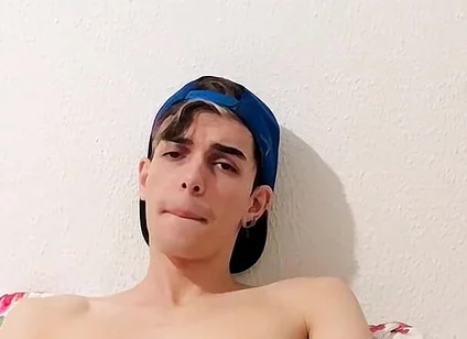 Freeballing Boy Squirts Big