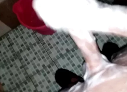 Handsome Guy Gets His Whole Body in a Scarf and Sends the Video to His Sugar Mamy