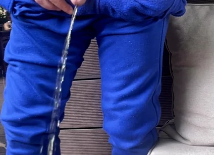 Amateur Guy Pissing in a Glass in Front of His Flatmate