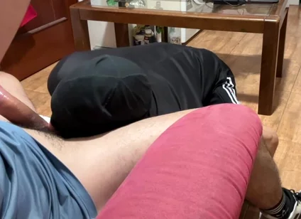 Dominant Jock Spreads His Legs and Gets Deepthroat