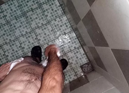 Boy Masturbates and Wipes All the Body Hair on His Parts and Buttocks