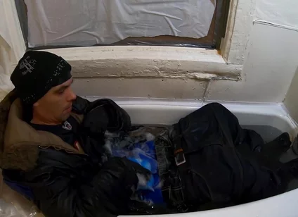 Skater rubbing the bulge in bathtube