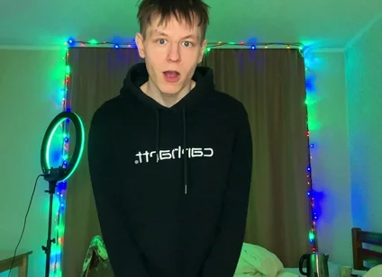 Look at How Much Cum This Hungry Twink Can Spray