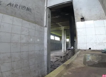 I Jumped Over the Wall to Jerk off in the Shaking Shed