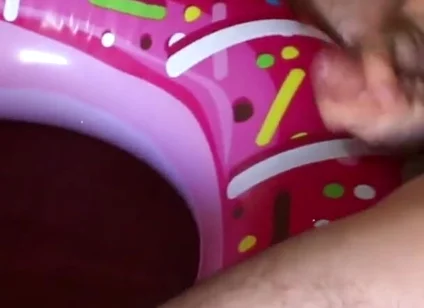 Inflatable donut