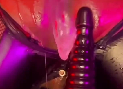 Bouncing and Farting on Dong