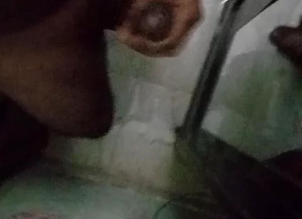 Desi Muscular Boy Oiled His Dick and Masturbates Infront of the Mirror When Nobody in the House