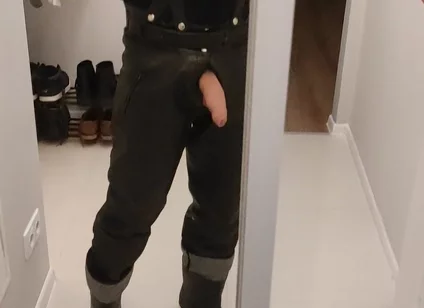 Gay Army Men Fuck. I'm in Rubber Boots and Leather Pants
