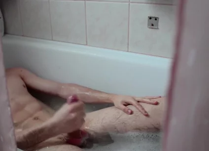 My Biggest Shakeing Orgasm in the Bathtube!