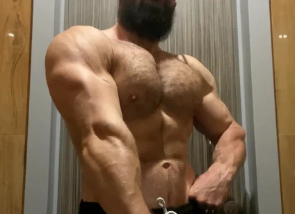 Sit and Watch at My Pumped Body