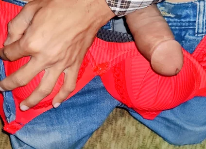 Playing Handjob in to Girlfriend Bra Red