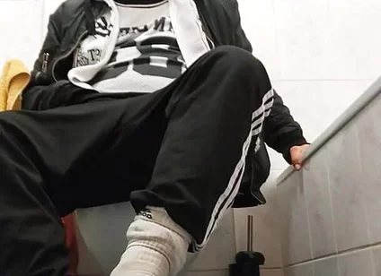 After the Cinema in Wc. Dirtyjunkbro and Socks