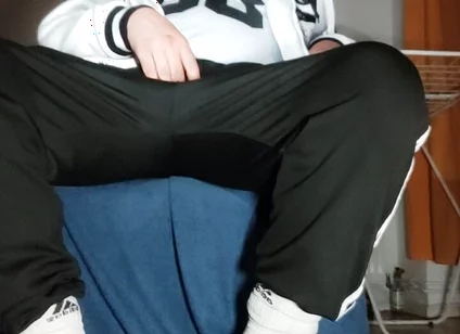 The Dregsau Dj-bro Pisses in His Pants.