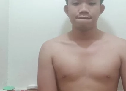 Horny Filipino Is Horny and Lets It Out