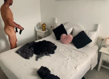 Tiding the Bed Fully Naked