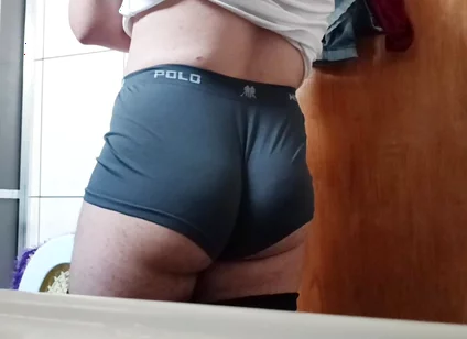 I Love to Show My Big Ass in the Bathroom