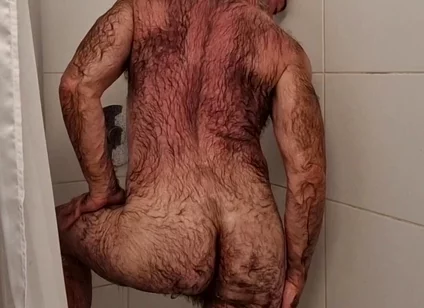 Hairy Muscle Stepdaddy Takes a Shower