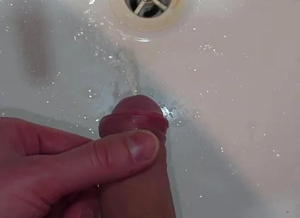 Pissing to the Bathroom Sink - POV