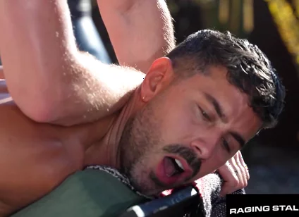 Hunks Brody Baytes Pounds Bareback In Open-air Ranch Fuck With Lee Sparks