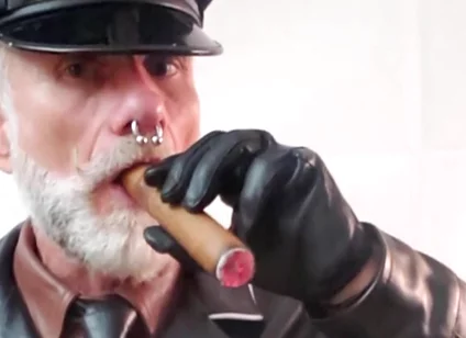 Bluf Smoking