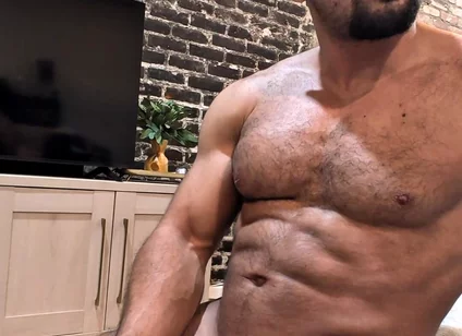 Bodybuilder Benji Bastian Strokes Thick Cock