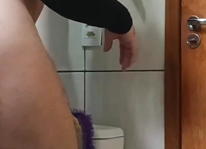 Look at the Thickness of This Gay Hottie's Leg