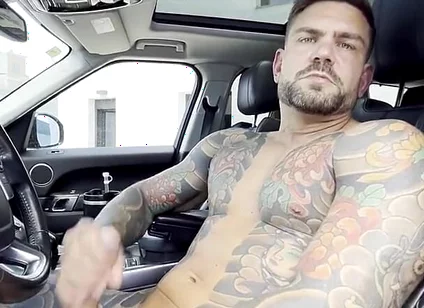 Guy Masturbates in the Car