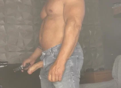 Mr Guru Hjerk of Video. Bodybuilder in Jeans