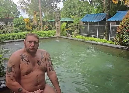 Jimbob Wanking in Pool