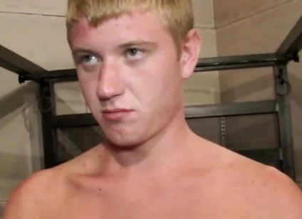 Bukkake Amateur with Gay Twinks Sucking All His Friends to the Cum