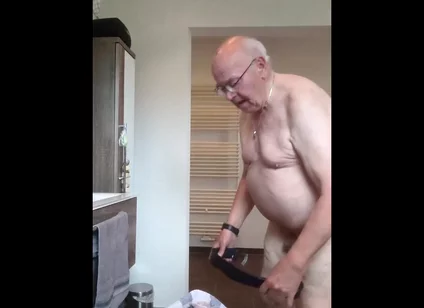 Piss,shave,belting, Toilette