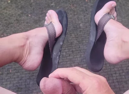 Cumming in Flip Flops Outside