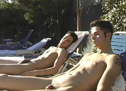 Movies - Glnw - Poolside Cock Sharing Session