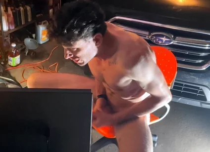 Solo Jerk in Garage, Discreet, but Still Classic Voyeuristic