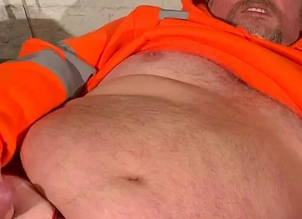 Hi Viz Chubby Bear Fucks Himself and Wanks off