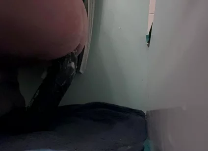Training Whit My New 20 Inch Dildo