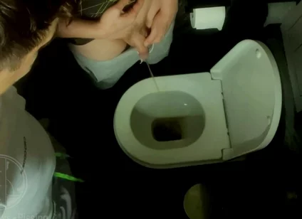 Amateur Boys Peeing Together