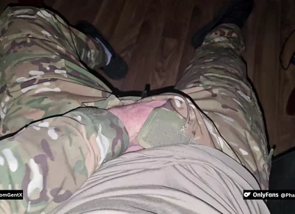 German Dirtytalk! Muscular Soldier Is Totally Horny and Jerks off His Huge Cock