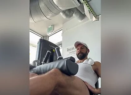 Cumming Handsfree In Public. (x: Hamedraiddxxx)