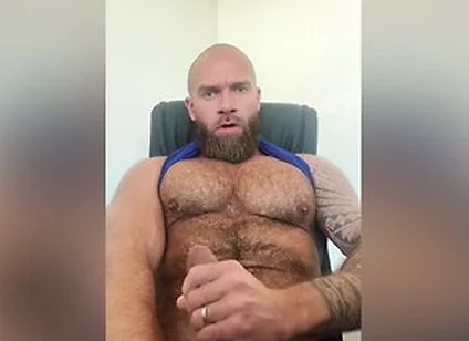 Big Muscle Bear Jerking And