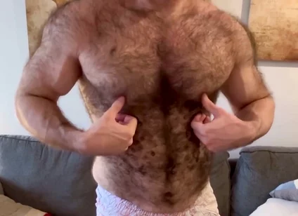 Some Dumb Puppy Pec Side Is Injured so Can’t Lift Heavy for Tricep or Chest
