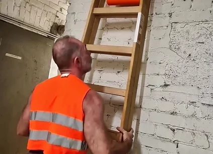Very Hairy Builder