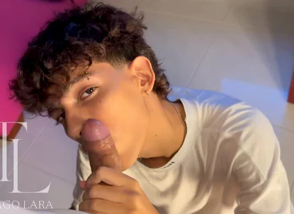 The Twink Delivery Man Warmed Me up and I Had to Put Him to Suck My Cock