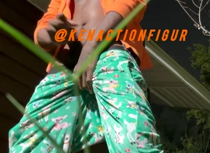 Kenactionfigur Busting a Big Ass Nut Outside the Trap House