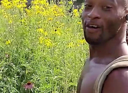 Kenniejai Walks Nude by the River in Chicago and Gets Caught