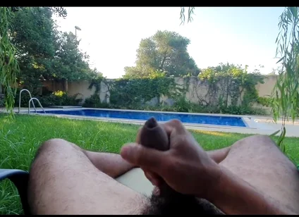I Love to Cum in My Pool